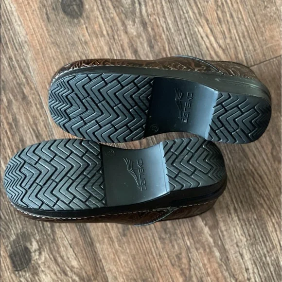 Dansko Brown Floral Paisley Embossed tooled sz 38 - Picture 7 of 13